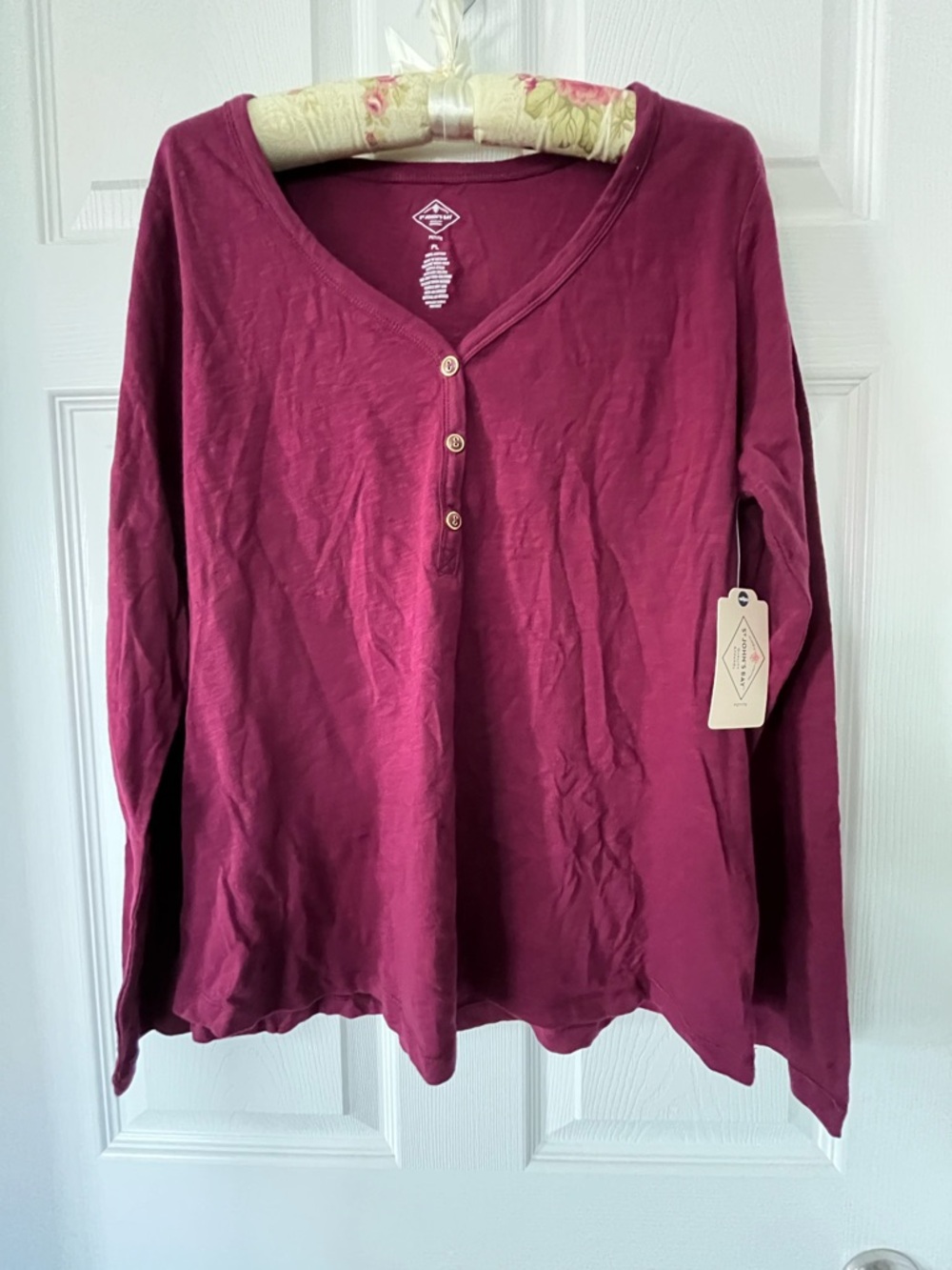 NWT Women’s ST John’s Bay
Shirt Size Large (Petite)
